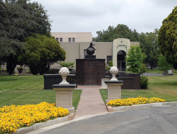 Columbarium feature